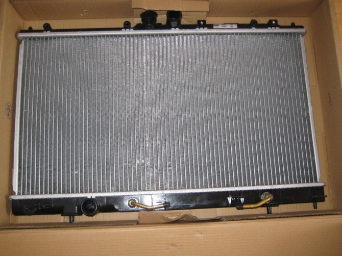 Гранд Чероки 1993 - 1998 . 5. 2 , 5. 9 Радиатор охлаждения . - изображение 1