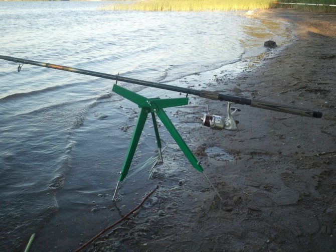 Рыбацкая подставка под удочку подарок рыбаку видео - изображение 1