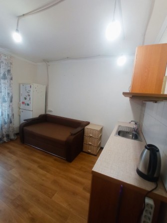 Продам гостинку (р-н Одеської) ремонт - меблі й техніка за 8000$ торг. - изображение 1