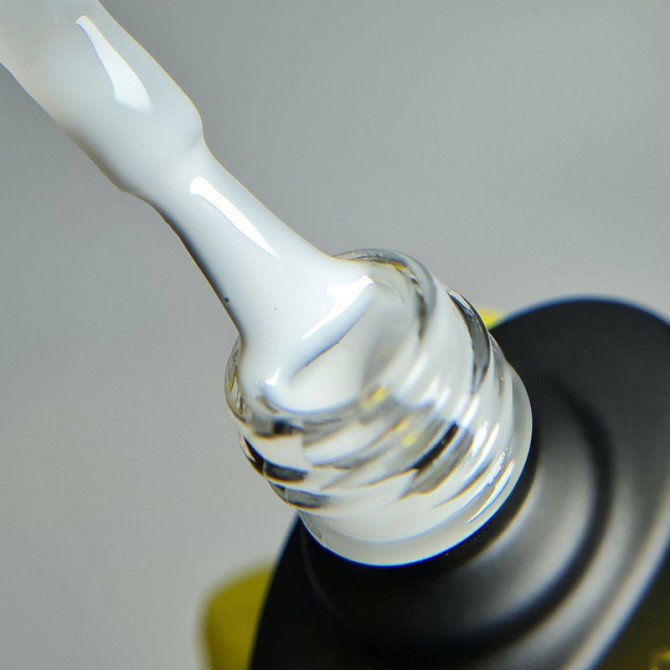 Must Have! Молочний Гель-лак Izzy Premium Milky для ідеального покритт - изображение 1