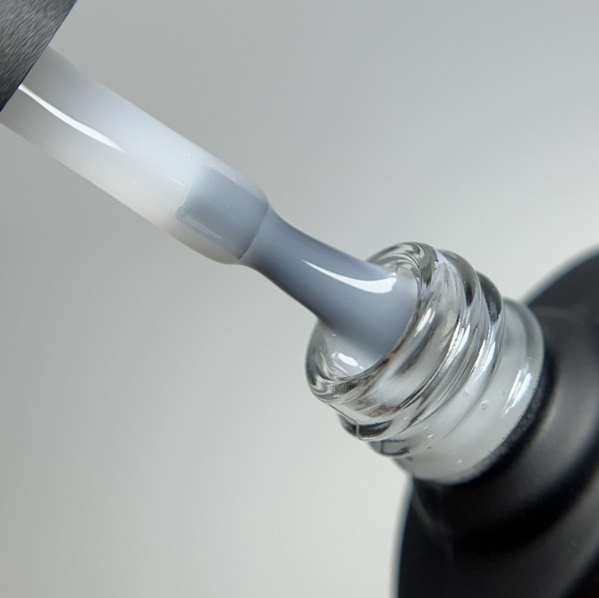 Трендовий Фініш: Молочний Топ для нігтів Izzy Milk Top 10мл - изображение 1